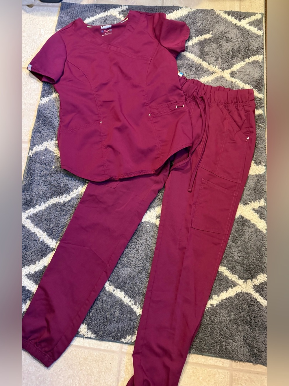 Scrubstar Women's Burgundy nursing scrub Pants & Top Set XS!